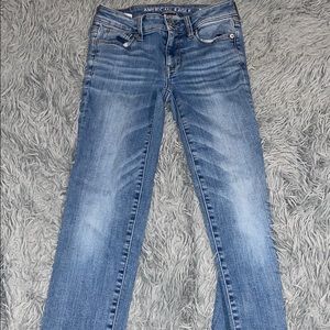 Light washed American eagle skinny jeans